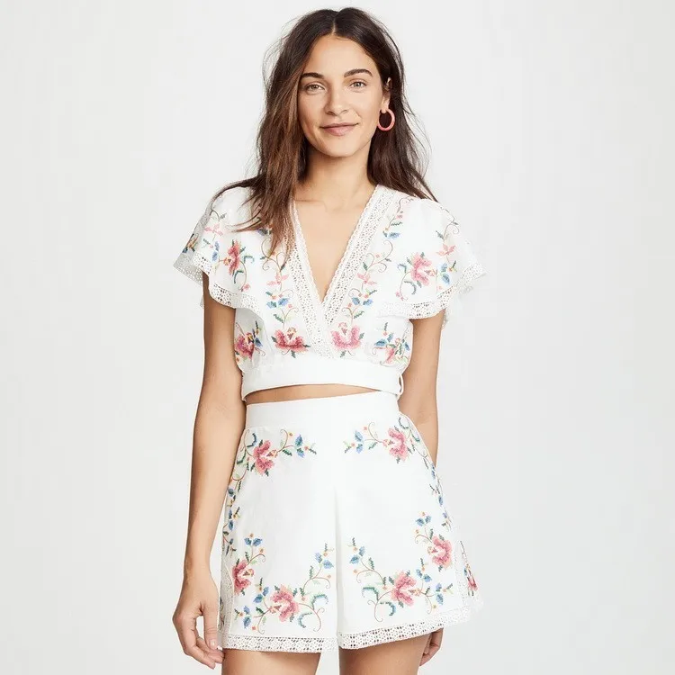 2019 Summer two piece set Women Embroidery Floral Cotton Patchwork Lace Short Top Pants Suits + High Waist shorts ensemble femme
2019 Summer two piece set Women Embroidery Floral Cotton Patchwork Lace Short Top Pants Suits + High Waist shorts ensemble femme
