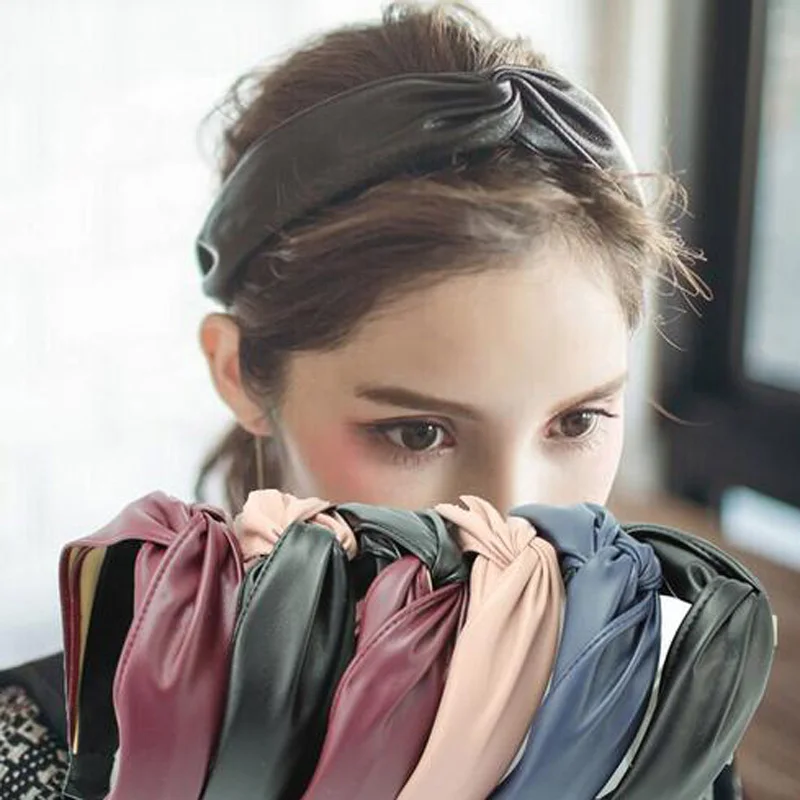 Women's Hairband New Leather Patchwork Wide Girls Headbands Twist Solid Color Knot Women Hair Bands Hair Accessories For Adult
Women's Hairband New Leather Patchwork Wide Girls Headbands Twist Solid Color Knot Women Hair Bands Hair Accessories For Adult