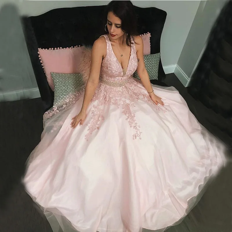 Sexy V-Neck Prom Dresses A-line Sleeveless Appliques Vestidos De Formal Party Gowns Backless Plus Size Pink Prom Evening Dresses
Sexy V-Neck Prom Dresses A-line Sleeveless Appliques Vestidos De Formal Party Gowns Backless Plus Size Pink Prom Evening Dresses
