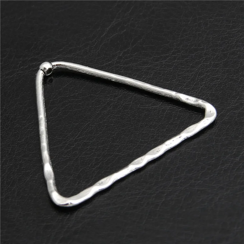 30pcs Triangle Charms Hollow Pendants Metal Geometry Jewelry Making DIY Fit DIY Jewelry Accessories Necklace Gifts A2806
30pcs Triangle Charms Hollow Pendants Metal Geometry Jewelry Making DIY Fit DIY Jewelry Accessories Necklace Gifts A2806