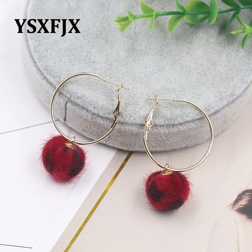 YSXFJX Autumn and winter fashion leopard hair ball earrings gold large circle alloy earrings women hundred matching accessories
YSXFJX Autumn and winter fashion leopard hair ball earrings gold large circle alloy earrings women hundred matching accessories