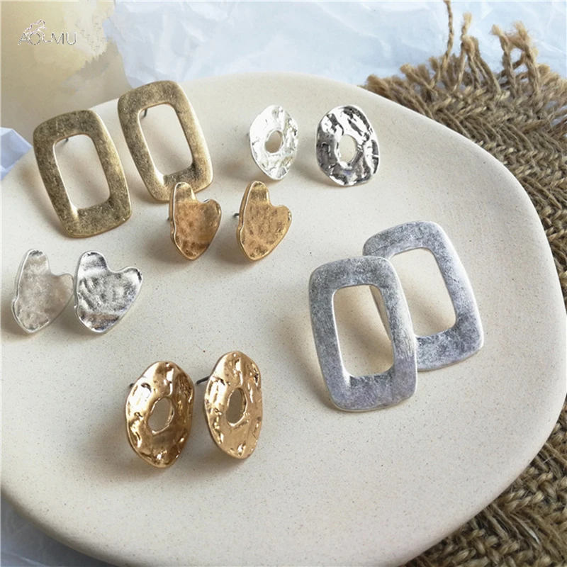 AOMU Vintage Simple Metal Stud Earrings For Women Geometric Holoow Round Heart Gold Silver Color 1Pair Earring Jewelry Female Gi
AOMU Vintage Simple Metal Stud Earrings For Women Geometric Holoow Round Heart Gold Silver Color 1Pair Earring Jewelry Female Gi