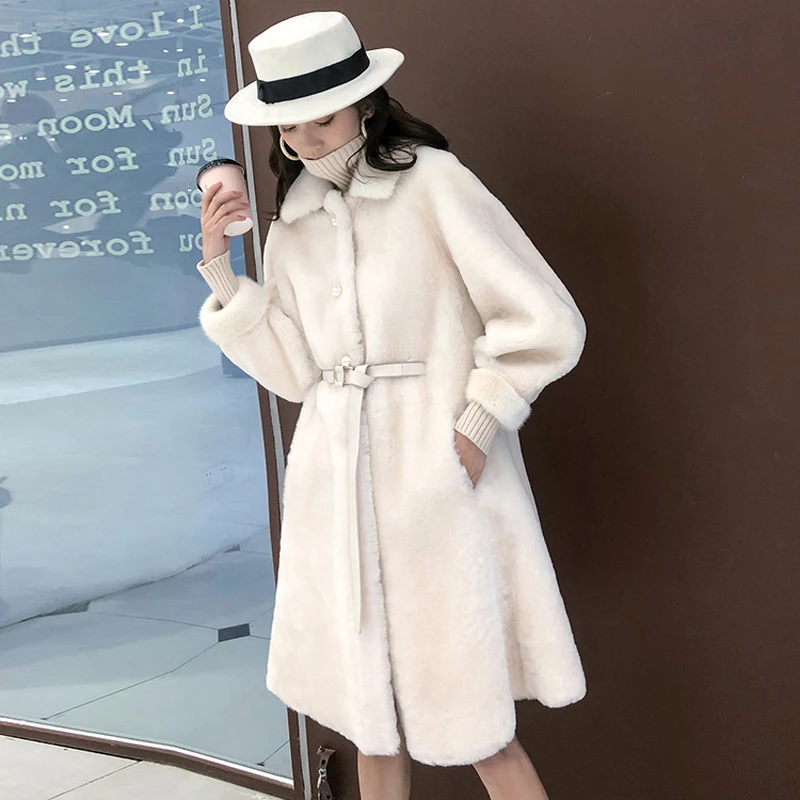 Real fur coat women winter thick warm fur one piece leather jacket sheep shearing coat natural mink fur collar NPI 81215C
Real fur coat women winter thick warm fur one piece leather jacket sheep shearing coat natural mink fur collar NPI 81215C