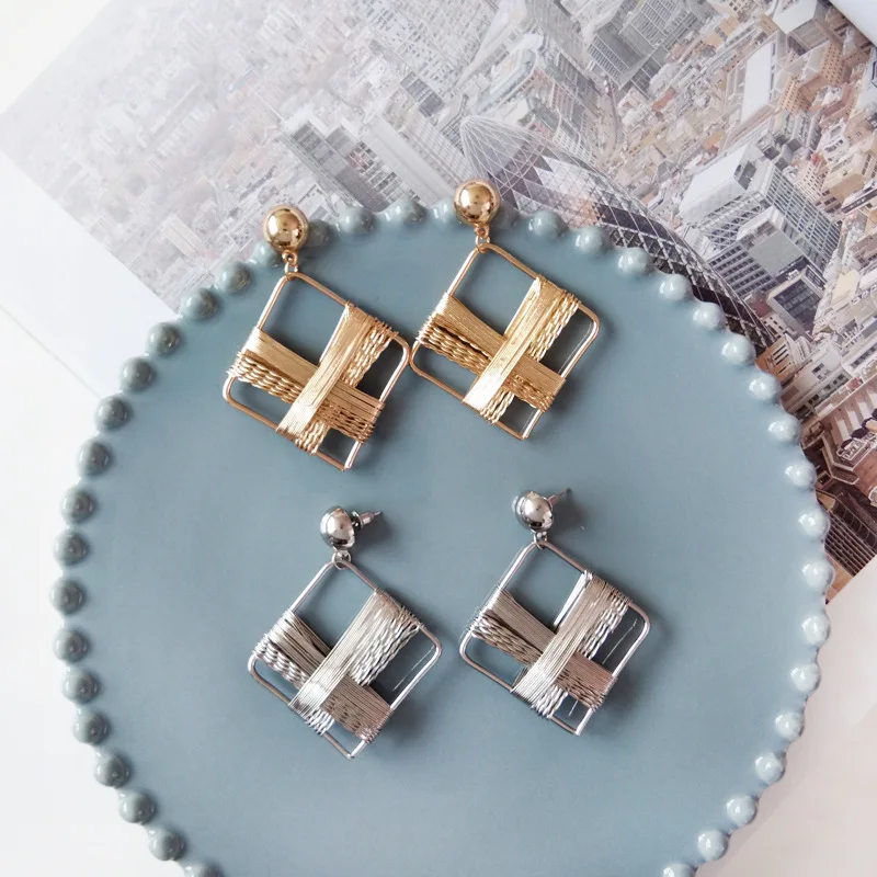 Minimalist Metal Hollow Square Dangle Earrings Statement Hollowed Cross Drop Earrings Modern Golden Geometric Pendents Earrings
Minimalist Metal Hollow Square Dangle Earrings Statement Hollowed Cross Drop Earrings Modern Golden Geometric Pendents Earrings