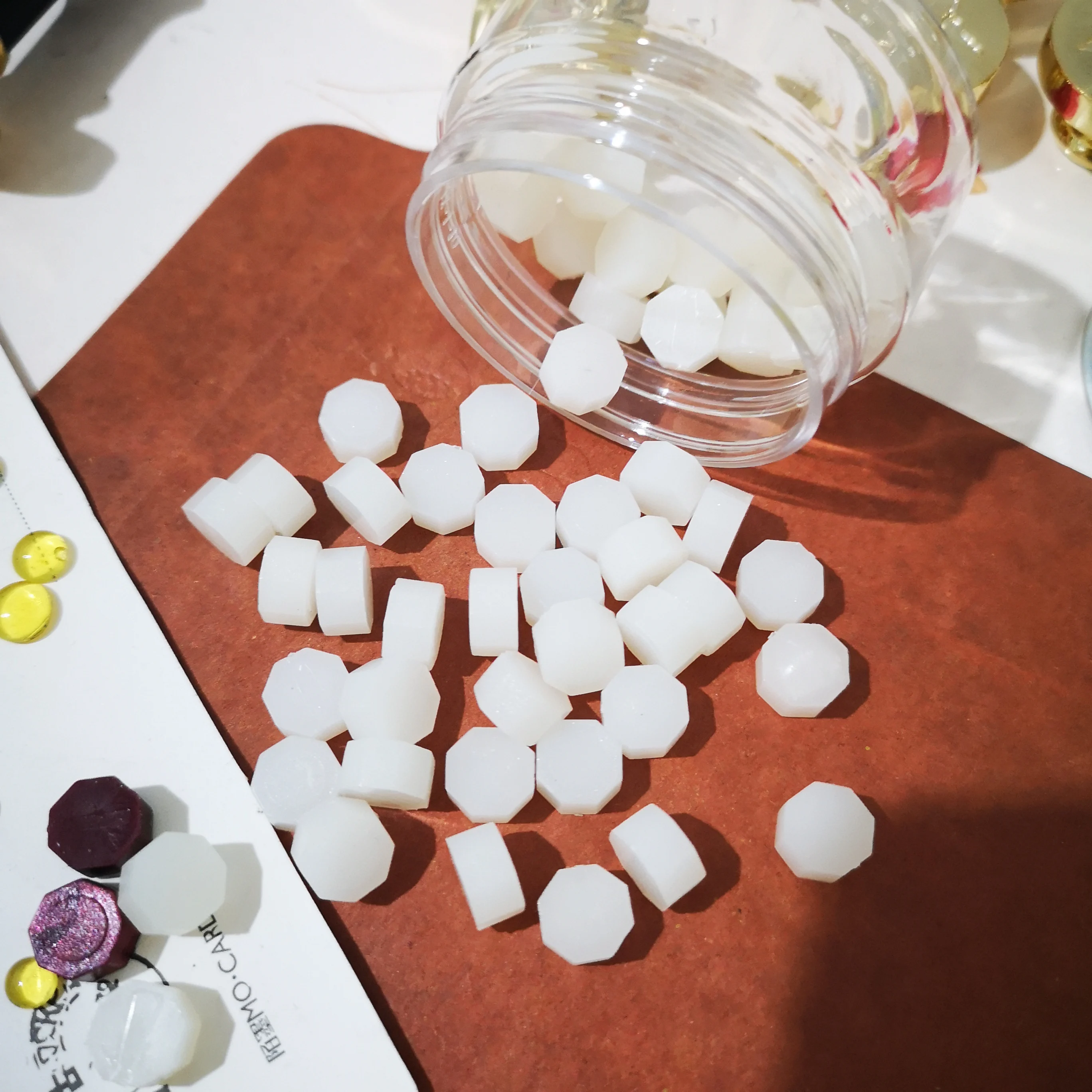 Transparent Fluorescence seal wax pills wax sealing beads Transparent seal wax sealing wax, for wax seal stamp use,wax beads
Transparent Fluorescence seal wax pills wax sealing beads Transparent seal wax sealing wax, for wax seal stamp use,wax beads