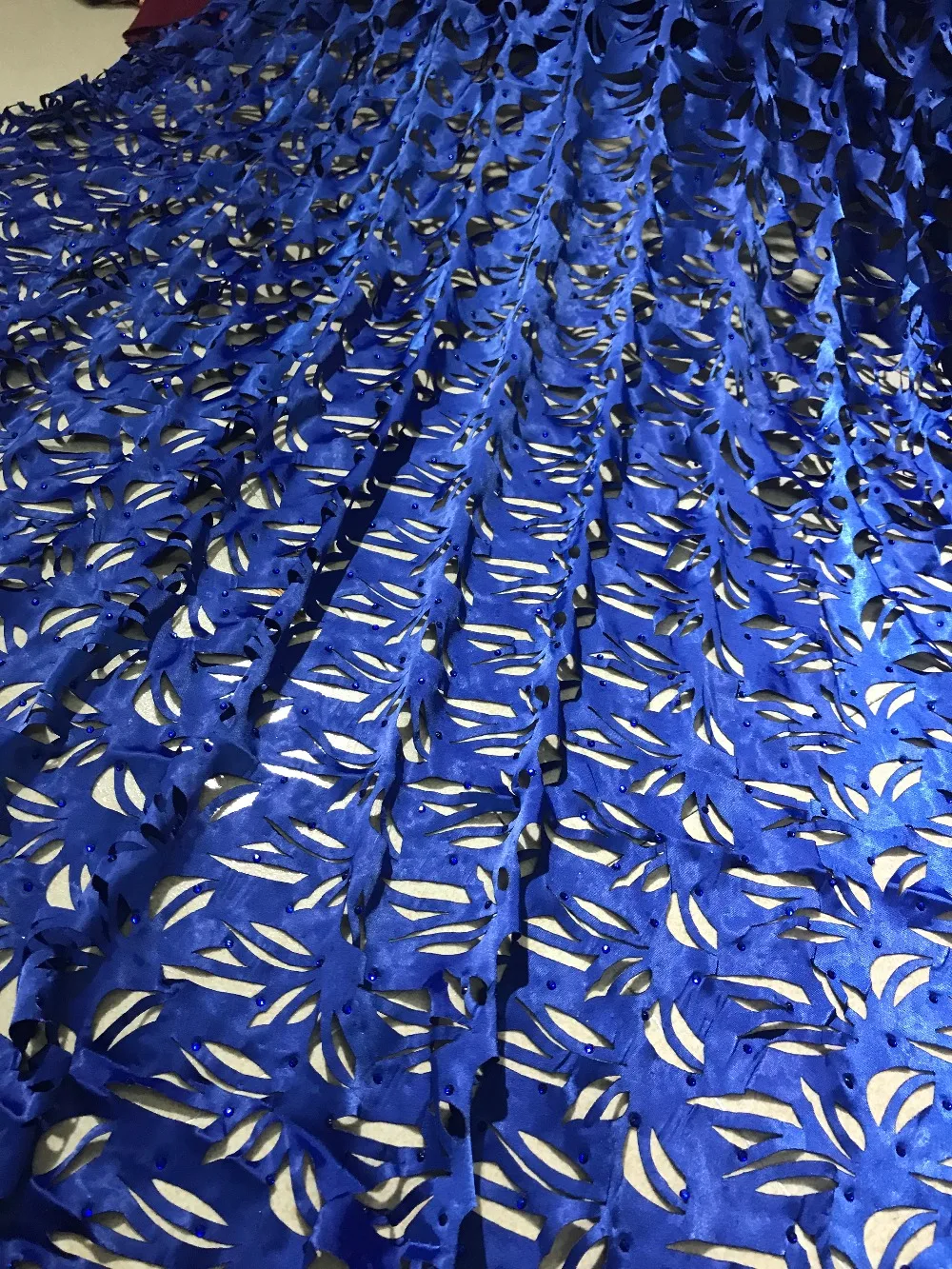 African lace fabric 5yds/pce by dhl royal blue bright stones laser cut lace fabric for women asoebi dresses 2018 new arrival
African lace fabric 5yds/pce by dhl royal blue bright stones laser cut lace fabric for women asoebi dresses 2018 new arrival