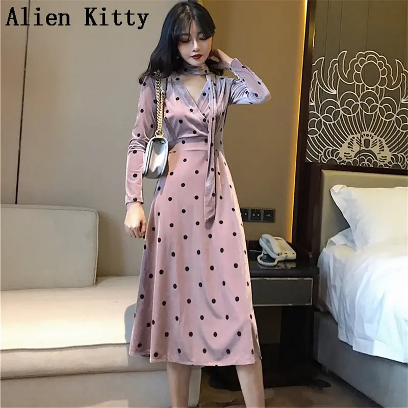 Alien Kitty 2019 Summer Polka Dots Waist-Controlled V-Neck Sweet Lady Casual Empire Elegant Loose Work Mid-Calf Basic Dress
Alien Kitty 2019 Summer Polka Dots Waist-Controlled V-Neck Sweet Lady Casual Empire Elegant Loose Work Mid-Calf Basic Dress