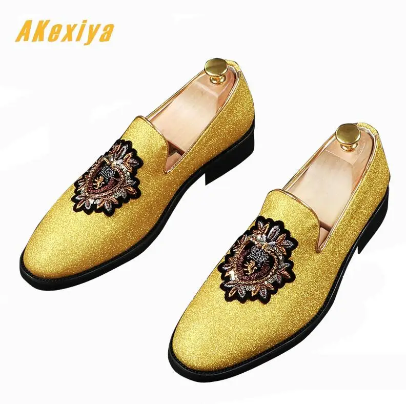 

Designer Men elegant embroidery crown flats Shoes Loafer Male Dress Homecoming wedding shoes Sapato Social Masculino gentleman