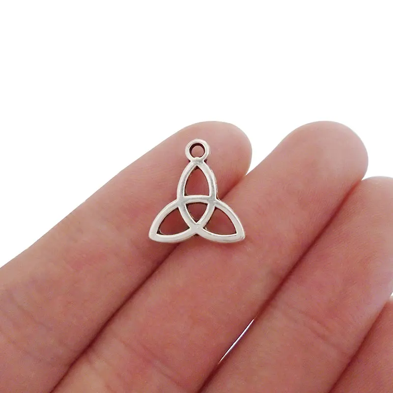 30 x Celtics Knot Trinity Triquetra Charms Pendants 2 Sided for DIY Jewelry Making Findings 16x14mm
30 x Celtics Knot Trinity Triquetra Charms Pendants 2 Sided for DIY Jewelry Making Findings 16x14mm