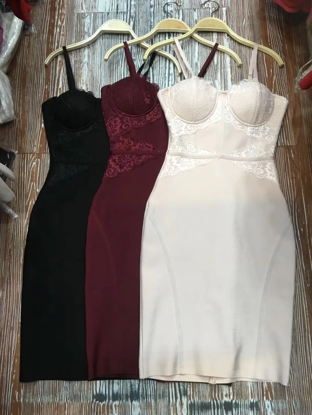 3 Colors Sexy V Neck Backless Lace Bandage Dress 2019 Knitted Elegant Designer Party Dress
3 Colors Sexy V Neck Backless Lace Bandage Dress 2019 Knitted Elegant Designer Party Dress