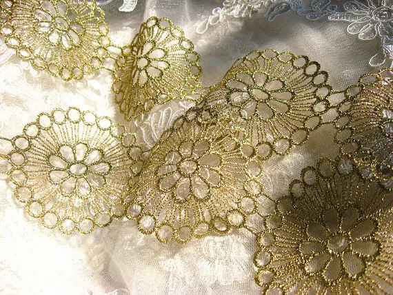 Gold round floral pattern lace,Gold venise , golden crocheted, bridal vintage lace 1yard
Gold round floral pattern lace,Gold venise , golden crocheted, bridal vintage lace 1yard