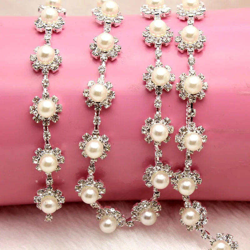 1 yard AAA-Grade Crystal Pearl Rhinestone Cup Chain Silver Base Wedding Dress Decoration Trim Applique Sew on Party Dress
1 yard AAA-Grade Crystal Pearl Rhinestone Cup Chain Silver Base Wedding Dress Decoration Trim Applique Sew on Party Dress