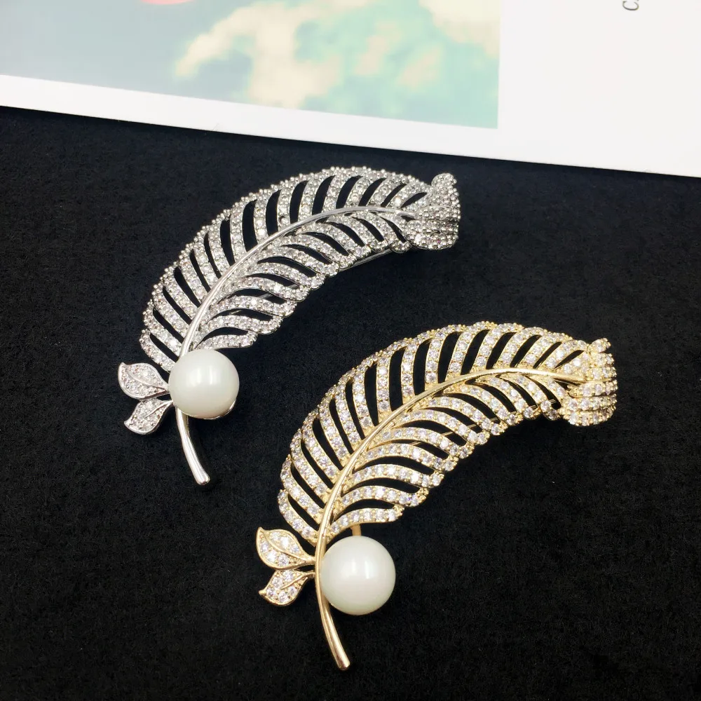 New Fashion Simulated Pearl Zircon Feather Brooch Fancy Suits Wedding Leaves Brooches Women Men Jewlery Gift
New Fashion Simulated Pearl Zircon Feather Brooch Fancy Suits Wedding Leaves Brooches Women Men Jewlery Gift
