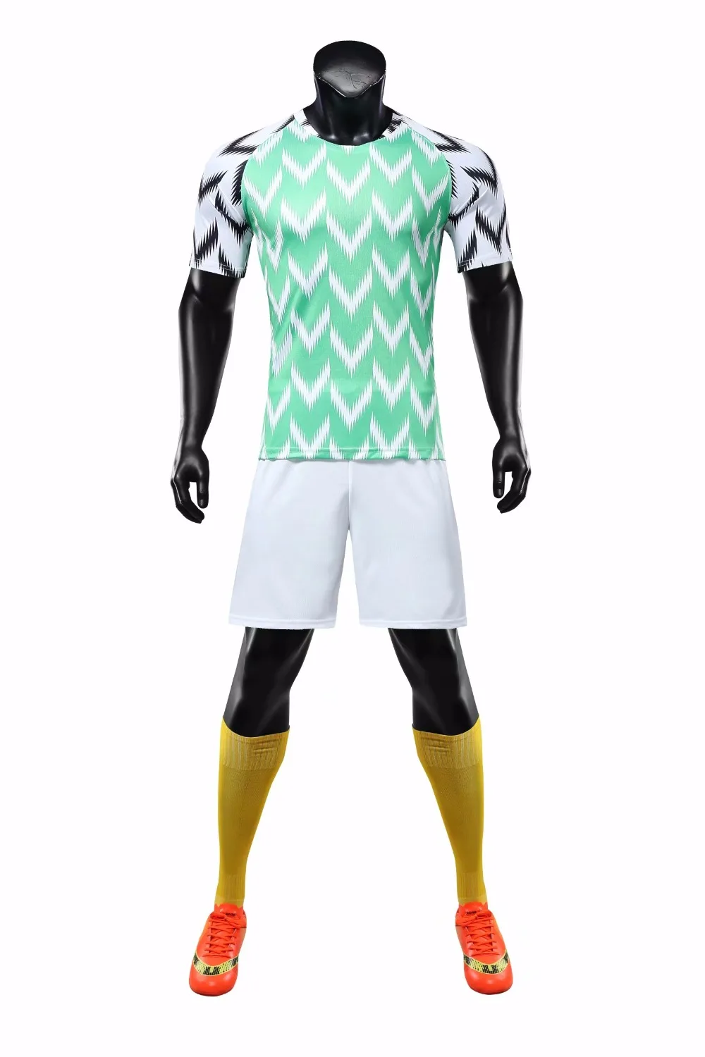 New men's short sleeve soccer sets men soccer jerseys adult football training kits customized any logos and name and number
New men's short sleeve soccer sets men soccer jerseys adult football training kits customized any logos and name and number