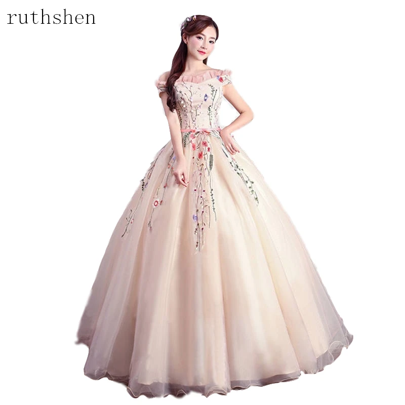 2019 Spring Ball Gown Off The Shoulder Embroidery Half Sleeves Quinceanera Dresses Robe De Bal 15 Sweet Sixteen Debutante Gowns
2019 Spring Ball Gown Off The Shoulder Embroidery Half Sleeves Quinceanera Dresses Robe De Bal 15 Sweet Sixteen Debutante Gowns