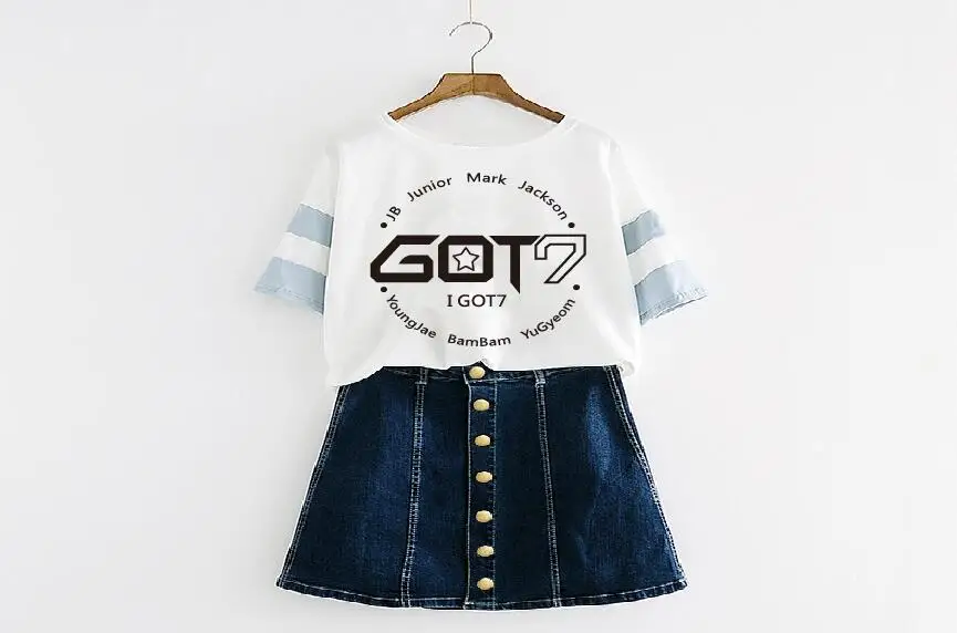 KPOP fashion GOT7 + The member name 2016 new GOT7 Jackson Wang Blue sleeve pink sleeve T-shirt Short sleeve student Loose coat
KPOP fashion GOT7 + The member name 2016 new GOT7 Jackson Wang Blue sleeve pink sleeve T-shirt Short sleeve student Loose coat
