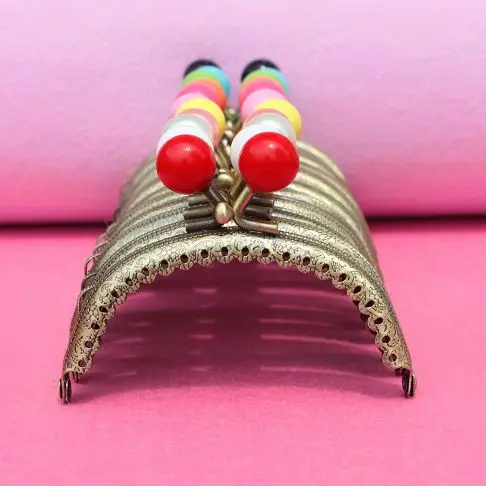 Wholesale 8.5 CM Bronze Metal Coining Pattern Coin Purse Frame,11 Color Candy Head Bag Kiss Clasp DIY Bag Frame Accessories
Wholesale 8.5 CM Bronze Metal Coining Pattern Coin Purse Frame,11 Color Candy Head Bag Kiss Clasp DIY Bag Frame Accessories