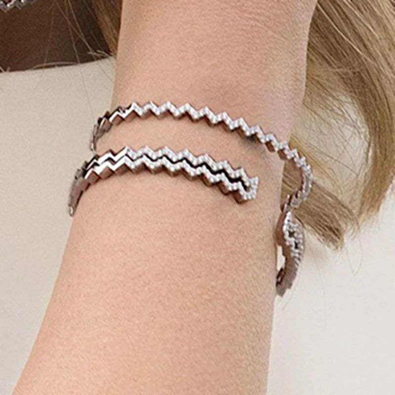 Luxury Gear Shape Double Layer 925 Sterling Silver Cuff Bangle Triangle New AP Brand Women Wedding Jewelry Cuff Bangle Jewelry
Luxury Gear Shape Double Layer 925 Sterling Silver Cuff Bangle Triangle New AP Brand Women Wedding Jewelry Cuff Bangle Jewelry