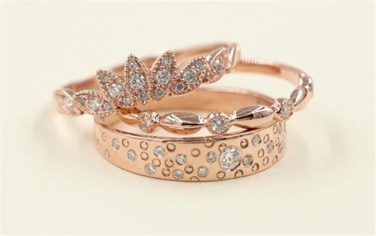 Luxury rose gold crystal ring set popular three-piece fashion female wedding commemorative ring size 5-12
Luxury rose gold crystal ring set popular three-piece fashion female wedding commemorative ring size 5-12