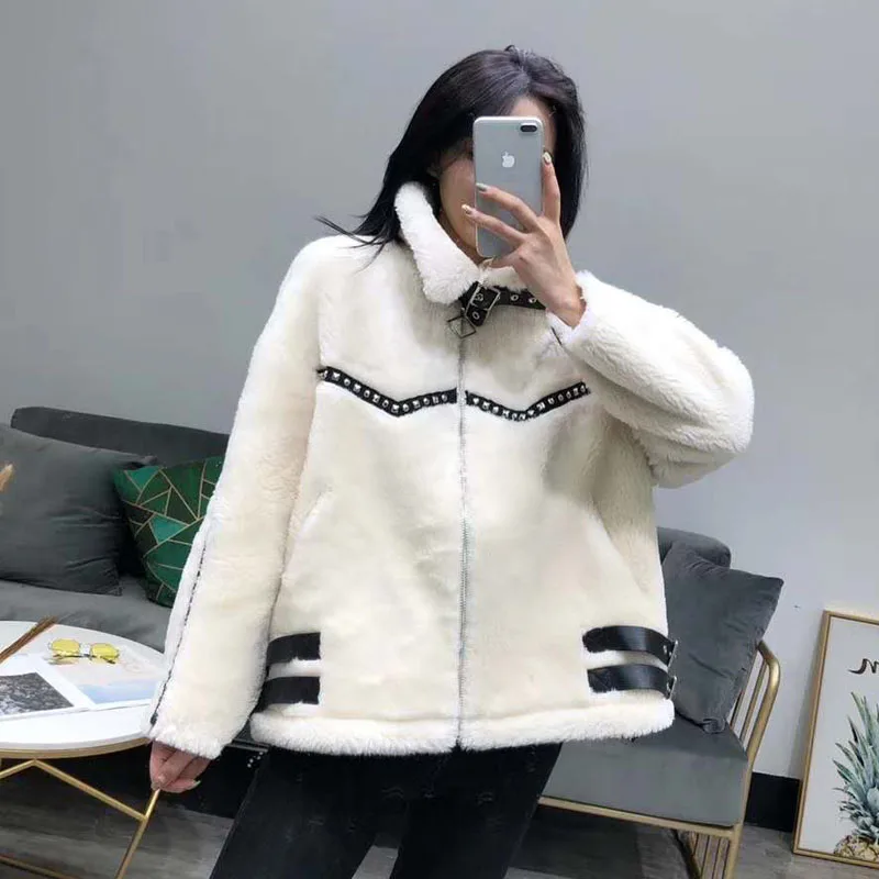 manteau femme hiver fur coat Moto & Biker winter women sheep fur parkas plus size suede leather jacket Diamonds short clothes
manteau femme hiver fur coat Moto & Biker winter women sheep fur parkas plus size suede leather jacket Diamonds short clothes