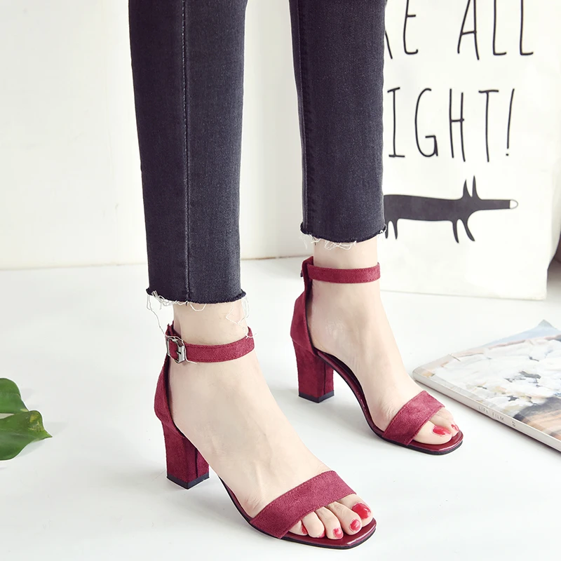2019 Gladiator Women High Heel Sandals New Fashion Casual Buckle Summer Shoes Square Heel Suede Leather Woman Shoes
2019 Gladiator Women High Heel Sandals New Fashion Casual Buckle Summer Shoes Square Heel Suede Leather Woman Shoes