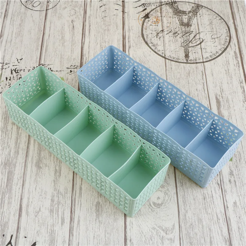 5 Cells Remote Control Holder Plastic Box Desktop Storage Box Cosmetic Case Small Objects Container Makeup Organizer
5 Cells Remote Control Holder Plastic Box Desktop Storage Box Cosmetic Case Small Objects Container Makeup Organizer