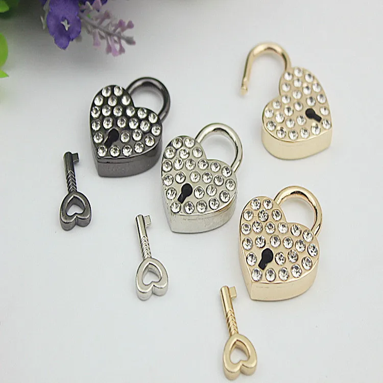 2pcs Rhinestone Heart Decorative Clasp Lock Buckle Metal Bag Padlock Clasp DIY Luggage Crafts Hardware Accessories
2pcs Rhinestone Heart Decorative Clasp Lock Buckle Metal Bag Padlock Clasp DIY Luggage Crafts Hardware Accessories