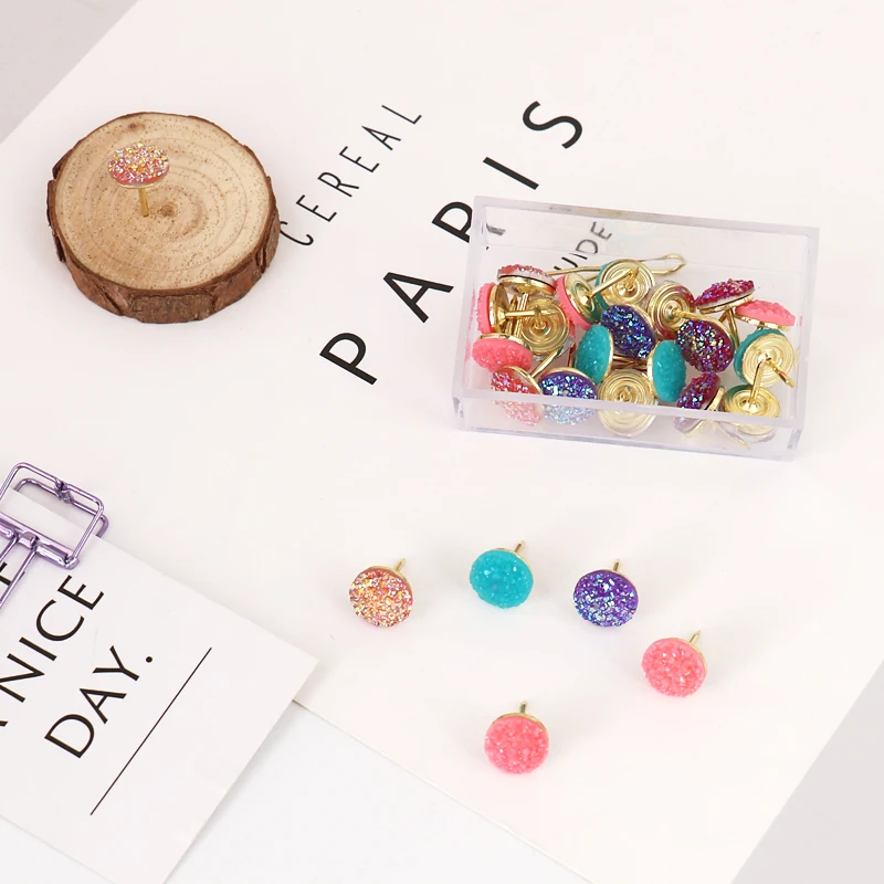 20pcs/box Bright Color Push Pins Drawing Pins Notice Cork Board Pins Thumb Tacks Cork Board Safety Thumbtack for Office School
20pcs/box Bright Color Push Pins Drawing Pins Notice Cork Board Pins Thumb Tacks Cork Board Safety Thumbtack for Office School