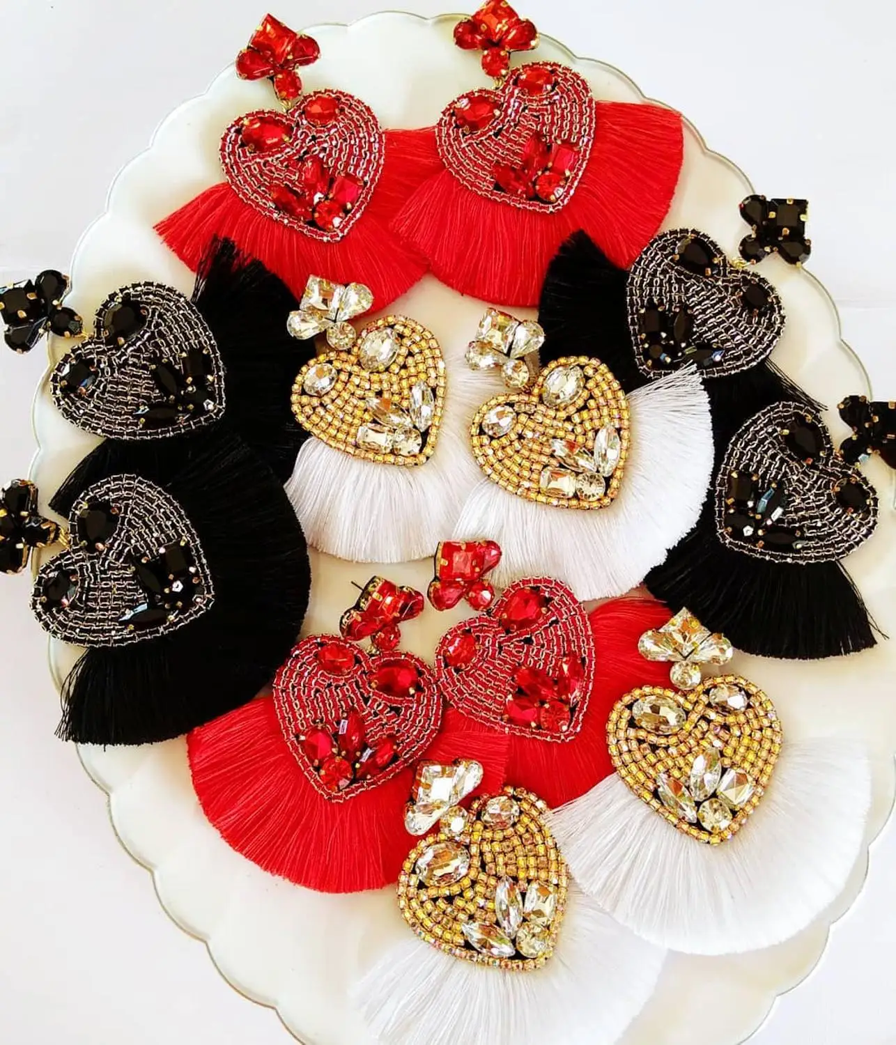 Girlgo Bohemian Trendy Crystal Fringed Handmade Drop Earrings for Women Ethnic Black Red White Love Heart Earrings Jewelry Ins
Girlgo Bohemian Trendy Crystal Fringed Handmade Drop Earrings for Women Ethnic Black Red White Love Heart Earrings Jewelry Ins