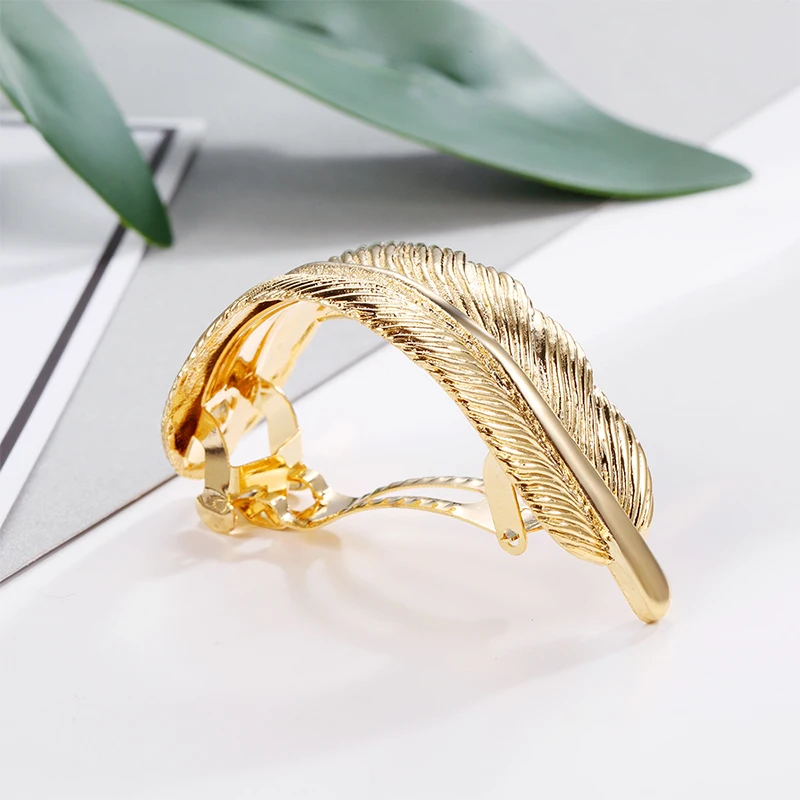 CHIMERA Leaf Hair Clip Simple Metal Barrette Hair Pin Trendy Gold Semicircle Hairgrip Clamp Women's Headwear Fashion Accessories
CHIMERA Leaf Hair Clip Simple Metal Barrette Hair Pin Trendy Gold Semicircle Hairgrip Clamp Women's Headwear Fashion Accessories