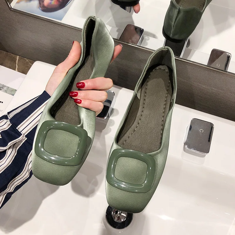 2019 summer new style simple and simple solid color flat shoes women retro style comfortable casual shoes.
2019 summer new style simple and simple solid color flat shoes women retro style comfortable casual shoes.