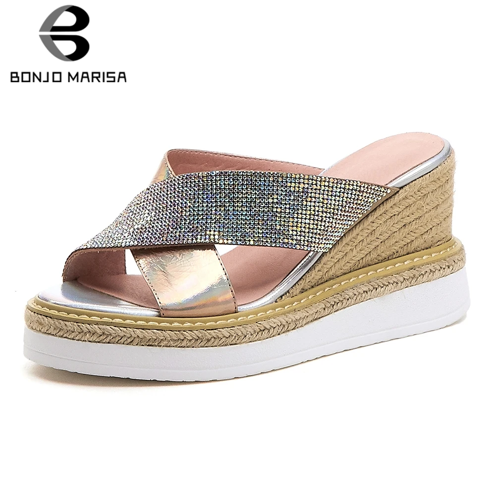 BONJOMARISA 2019 Drop Shipping Cow Leather Wedge Heels Summer Silppers Woman Shoes Peep Toe Platform Shoes Woman Slippers
BONJOMARISA 2019 Drop Shipping Cow Leather Wedge Heels Summer Silppers Woman Shoes Peep Toe Platform Shoes Woman Slippers