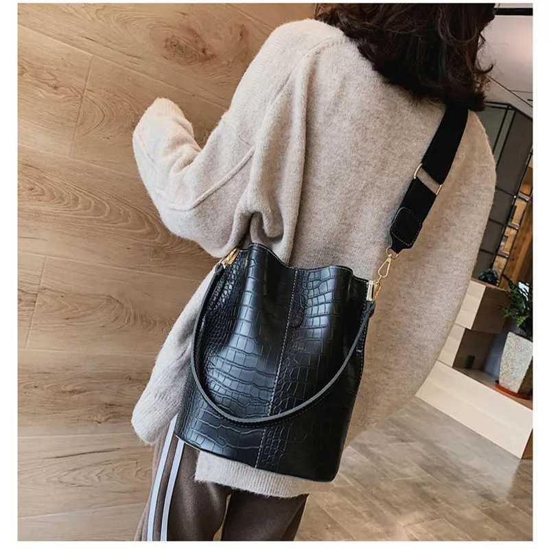 HEFLASHOR 2019 New Alligator Bucket Bags Women Crocodile Pattern Handbag Capacity Casual Shoulder Messenger Bags Ladies PU Purse
HEFLASHOR 2019 New Alligator Bucket Bags Women Crocodile Pattern Handbag Capacity Casual Shoulder Messenger Bags Ladies PU Purse