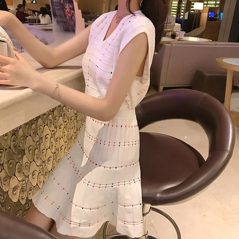 Summer Sweater Suits Women 2019 Hit Color Striped V-neck Vest Tops + Fish Tail Mini Skirts 2 Pieces Set White Knitted 2Piece Set
Summer Sweater Suits Women 2019 Hit Color Striped V-neck Vest Tops + Fish Tail Mini Skirts 2 Pieces Set White Knitted 2Piece Set