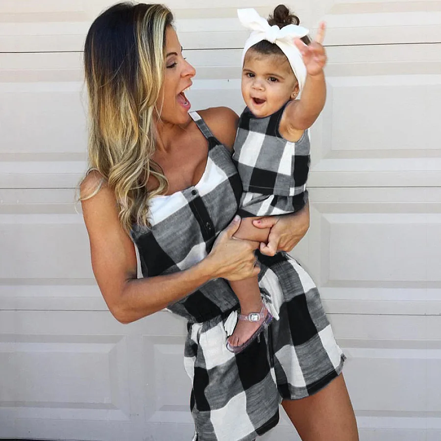 2019 New Summer Plaid Family Matching Outfit Mother Daughter Sling Romper Mommy And Me Jumpsuit Cotton Holiday Beach Clothes
2019 New Summer Plaid Family Matching Outfit Mother Daughter Sling Romper Mommy And Me Jumpsuit Cotton Holiday Beach Clothes