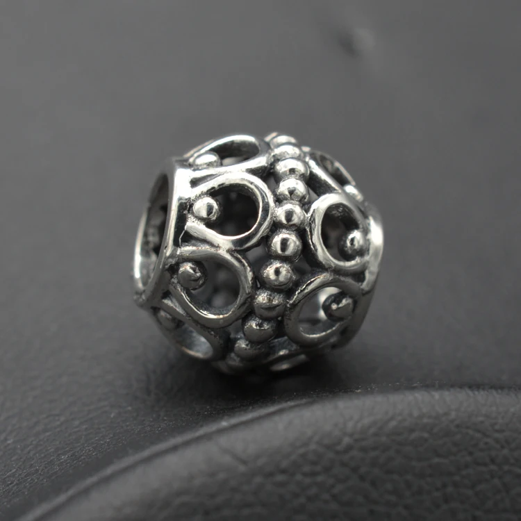 Hollow out abstract circulation silver beads popular silver jewelry fashion girl
Hollow out abstract circulation silver beads popular silver jewelry fashion girl
