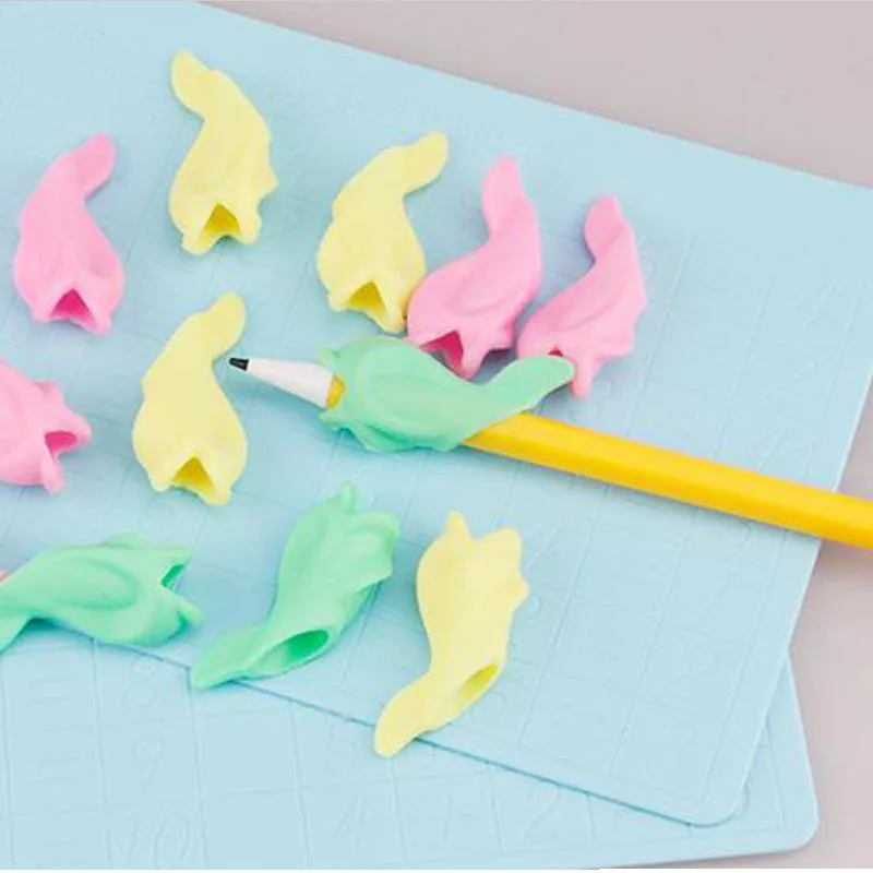 10PCS Students Hold a Pen Device Help To Write Training Children's Special Fish Shape Corrector Appliance Pen And Pencil Grip
10PCS Students Hold a Pen Device Help To Write Training Children's Special Fish Shape Corrector Appliance Pen And Pencil Grip