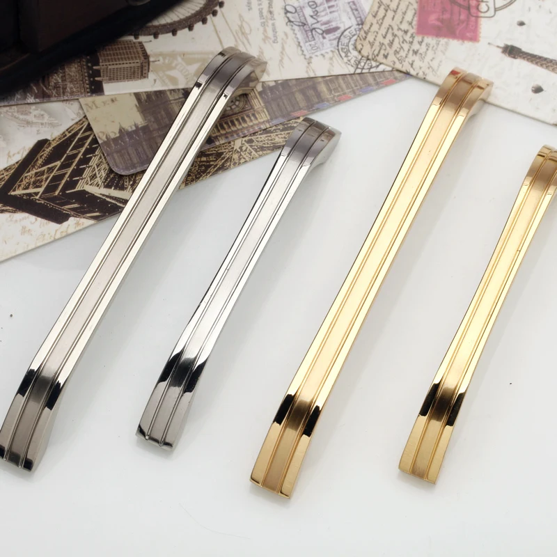 The new honor modern luxury furniture drawer cabinet handle gold shoe bookcase cabinet Gold/Brushed silver handle CC:96mm/128mm
The new honor modern luxury furniture drawer cabinet handle gold shoe bookcase cabinet Gold/Brushed silver handle CC:96mm/128mm
