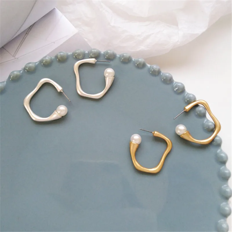 Irregular earrings geometric metal pearl earrings earrings elegant girl decoration wholesale jewelry earrings
Irregular earrings geometric metal pearl earrings earrings elegant girl decoration wholesale jewelry earrings