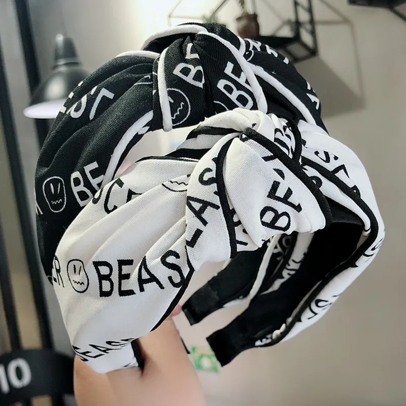 Simple cloth smiley face twisted headband black and white letters wide side knotted wash headband retro ladies hair accessories
Simple cloth smiley face twisted headband black and white letters wide side knotted wash headband retro ladies hair accessories