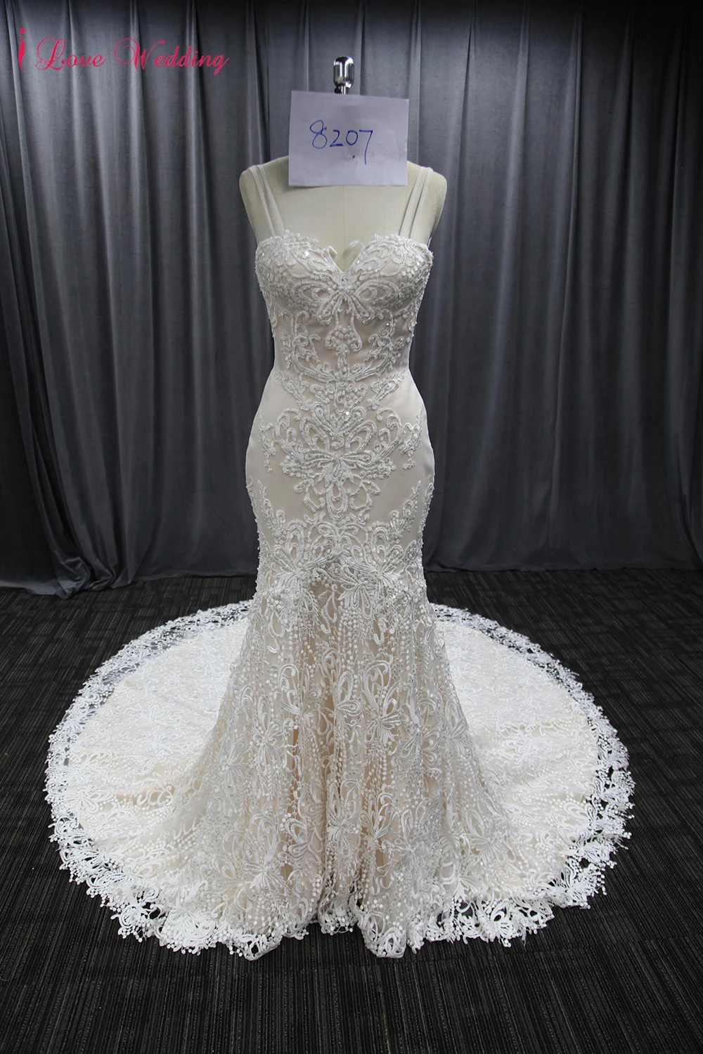 2019 Vintage Lace Wedding Gown Sweetheart Neckline Sexy Backless Bridal Wedding Dresses Long Train Woman Marriage Party Dresses
2019 Vintage Lace Wedding Gown Sweetheart Neckline Sexy Backless Bridal Wedding Dresses Long Train Woman Marriage Party Dresses