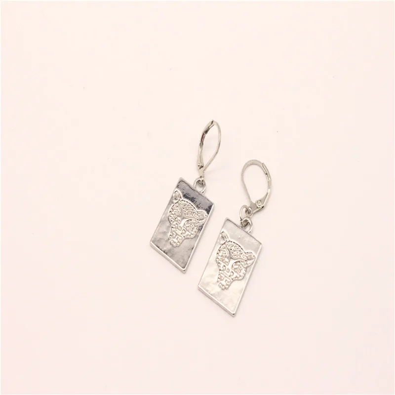 Dayoff Europe Silver Leopard Geometric Hoop Earrrings Punk Personality Rectangle Earstud Women Jewelry Small Long Earrings E436
Dayoff Europe Silver Leopard Geometric Hoop Earrrings Punk Personality Rectangle Earstud Women Jewelry Small Long Earrings E436