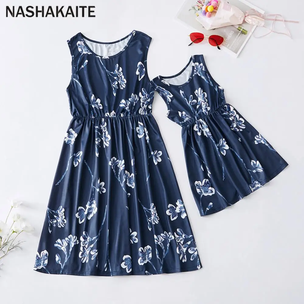 NASHAKAITE Summer 2019 New Mother Daughter Dresses Dark Blue Print Matching Mini Dress Mommy and me clothes Family Look
NASHAKAITE Summer 2019 New Mother Daughter Dresses Dark Blue Print Matching Mini Dress Mommy and me clothes Family Look