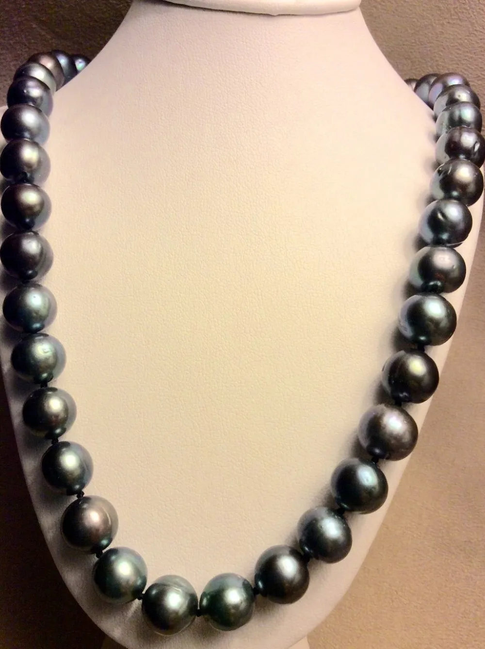 Wholesale FREE SHIPPING >>>baroque 12mm tahitian black red green pearl necklace 17inch
Wholesale FREE SHIPPING >>>baroque 12mm tahitian black red green pearl necklace 17inch