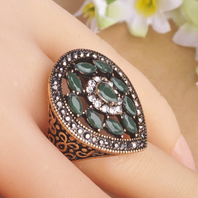 Blucome New Vintage Turkish Jewelry Finger Large Size Green Rings Resin Women's Party Decoration Heart Shaped Wide Ring Bijoux
Blucome New Vintage Turkish Jewelry Finger Large Size Green Rings Resin Women's Party Decoration Heart Shaped Wide Ring Bijoux
