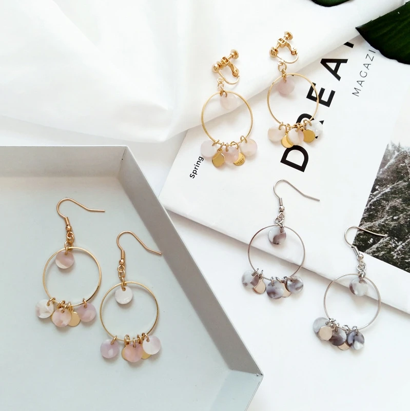 Vintage Fashion Pattern Small Round Hoop Earrings for Women Gold-color Circle Loop Earrings
Vintage Fashion Pattern Small Round Hoop Earrings for Women Gold-color Circle Loop Earrings
