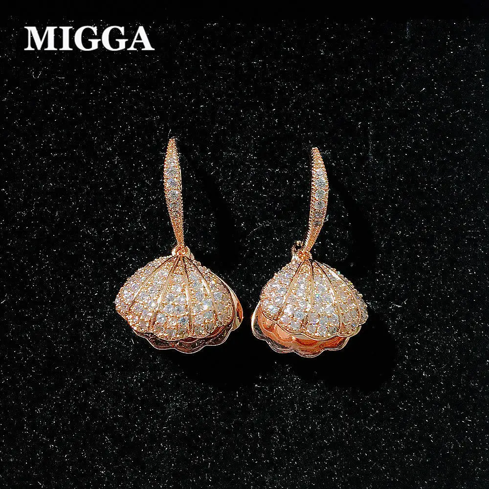 MIGGA Luxury Cubic Zirconia Paved Mussel Shell Simulated Pearl Dangle Earrings for Women Rose Gold Color
MIGGA Luxury Cubic Zirconia Paved Mussel Shell Simulated Pearl Dangle Earrings for Women Rose Gold Color