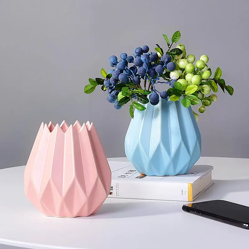 Europe Porcelain Vase Modern Fashion Ceramic Tabletop Origami Flower Vase Home Office Decoration Christmas New Year Gifts
Europe Porcelain Vase Modern Fashion Ceramic Tabletop Origami Flower Vase Home Office Decoration Christmas New Year Gifts