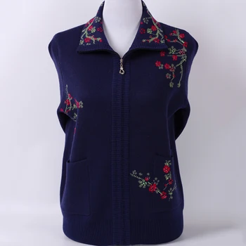 2020 middle-aged and elderly women in autumn wear 60-70 year old sweater, wool coat, clothes.
2020 middle-aged and elderly women in autumn wear 60-70 year old sweater, wool coat, clothes.