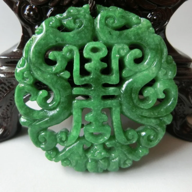 Natural green stone hand-carved, Ssangyong send the fortune to send the (life).(Amulet).Necklace pendant.
Natural green stone hand-carved, Ssangyong send the fortune to send the (life).(Amulet).Necklace pendant.